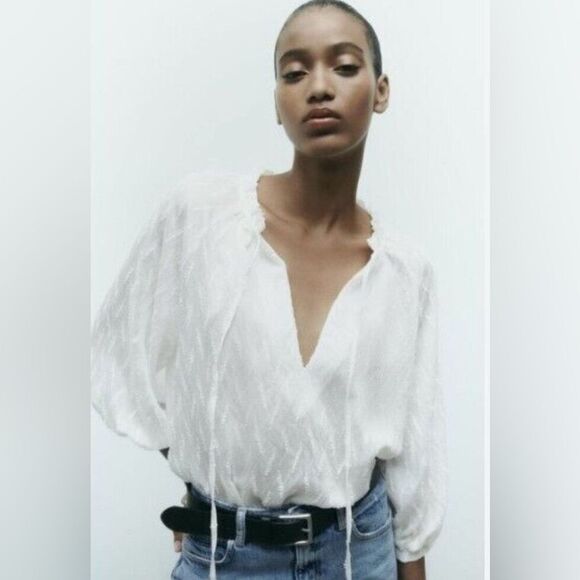 Zara Top with tied ruffled round collar. V-neckline and 3/4 sleeves.NWT SZ L - Picture 6 of 8